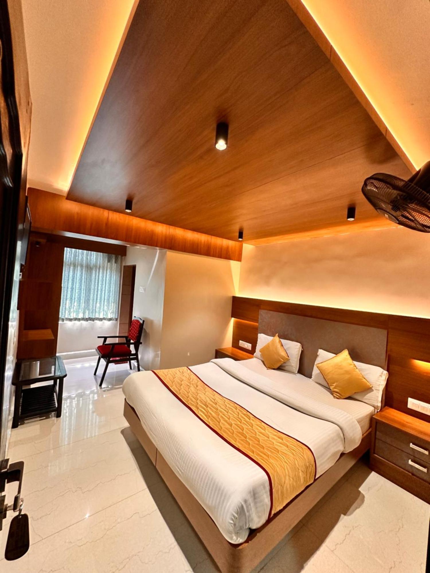 City Palace Hotel Ooty Ngoại thất bức ảnh