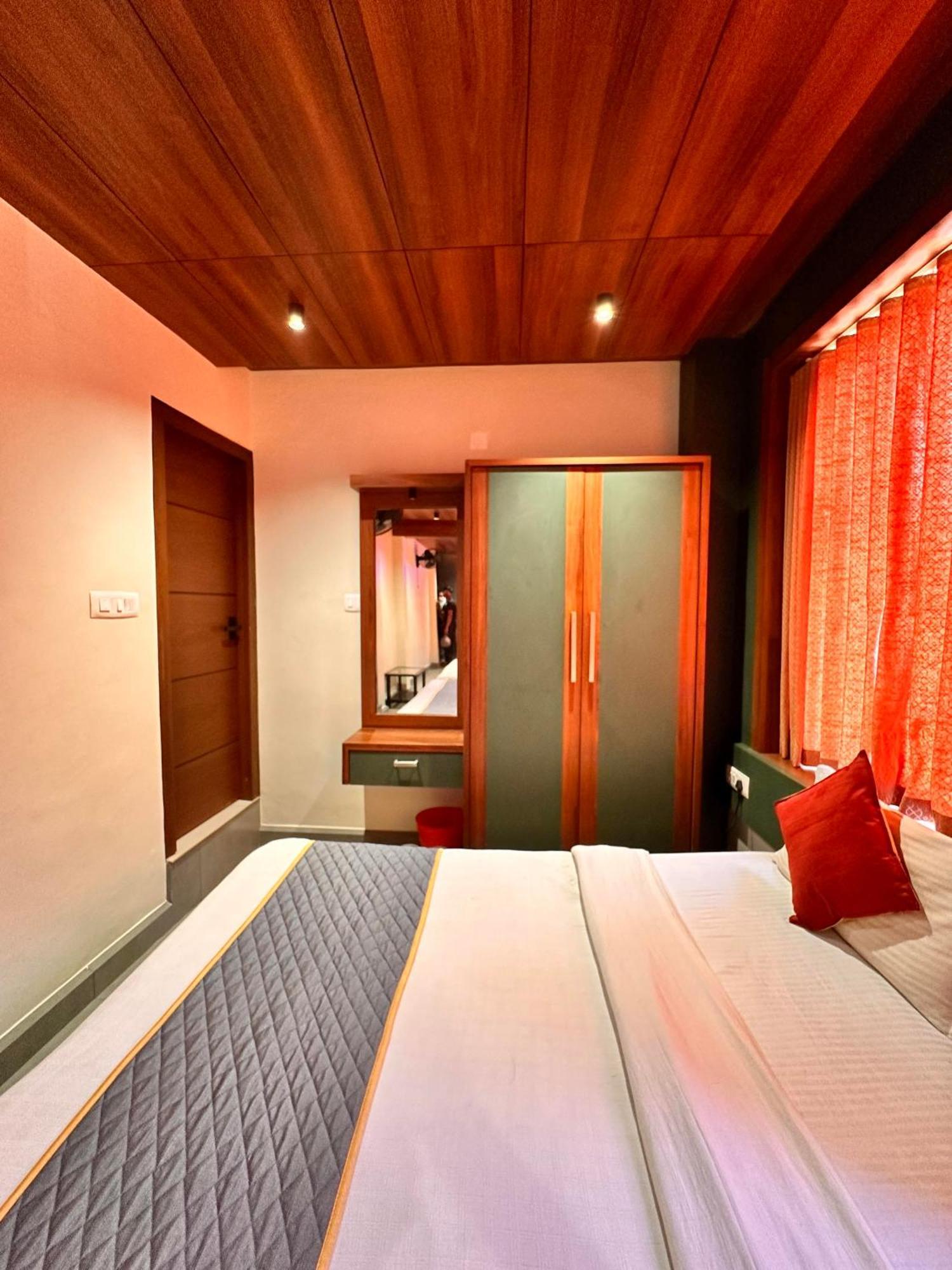 City Palace Hotel Ooty Ngoại thất bức ảnh
