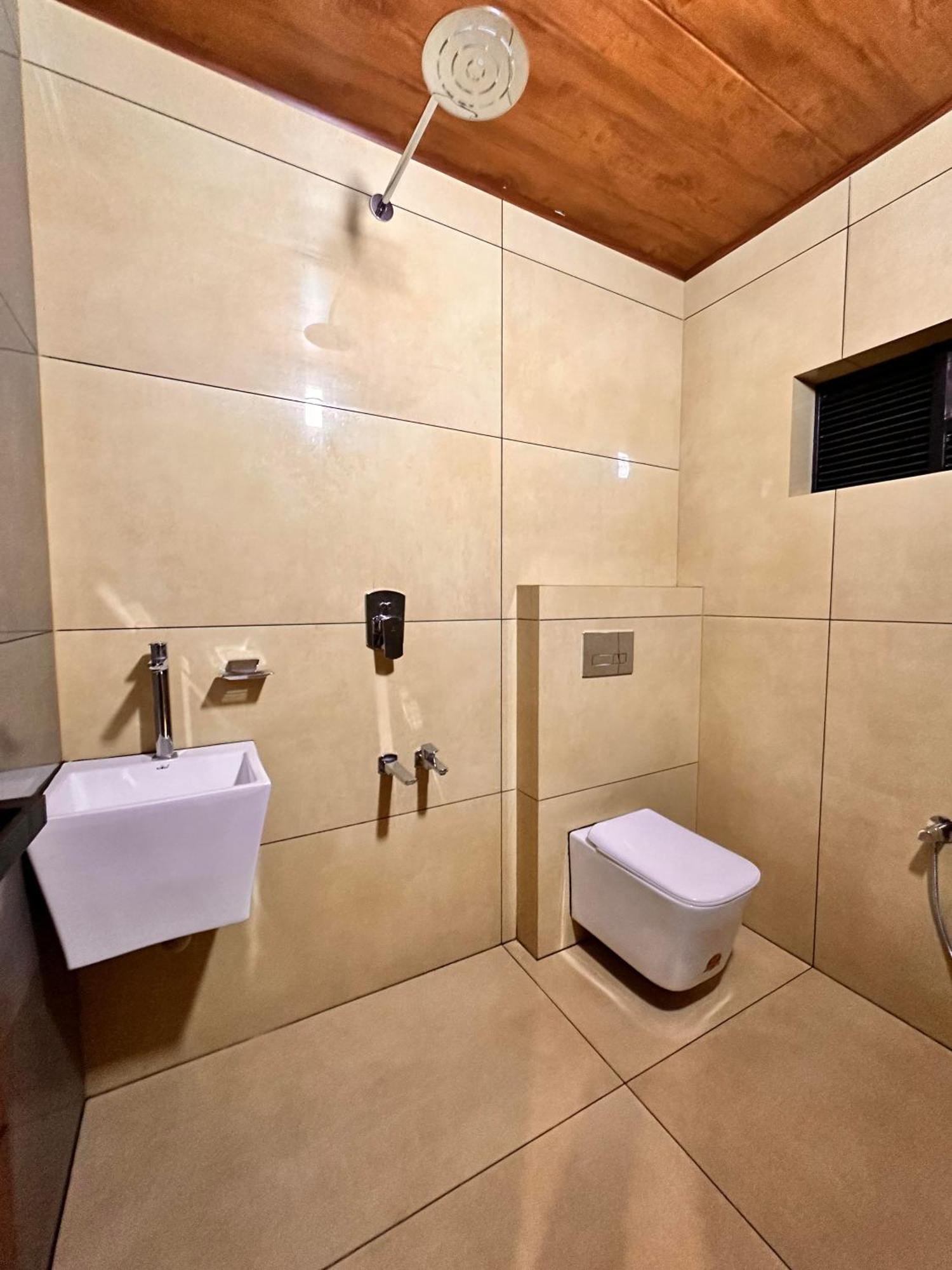 City Palace Hotel Ooty Ngoại thất bức ảnh