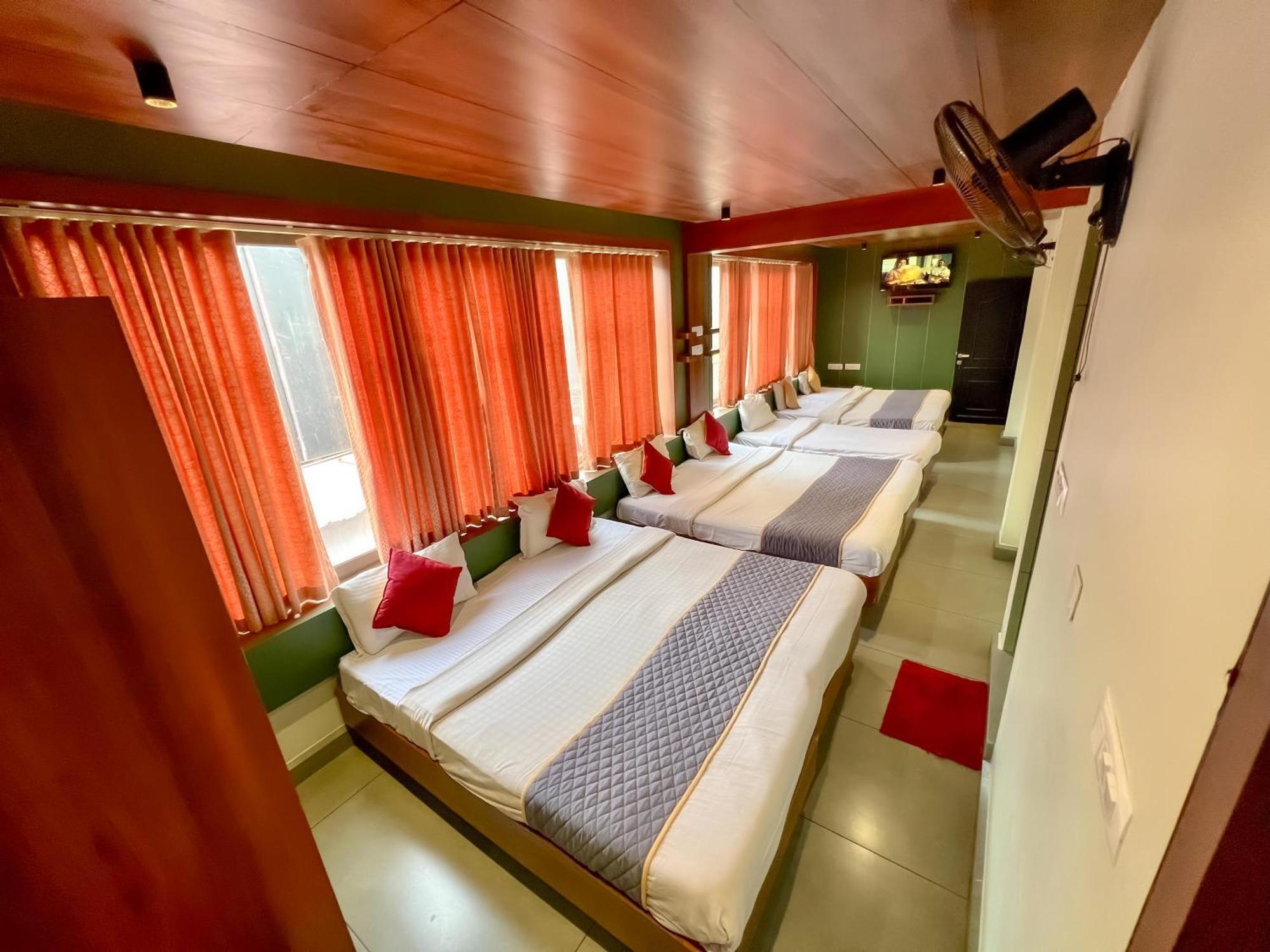 City Palace Hotel Ooty Ngoại thất bức ảnh