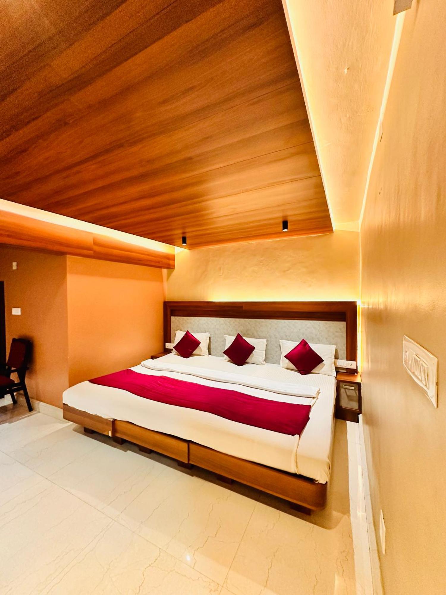City Palace Hotel Ooty Ngoại thất bức ảnh
