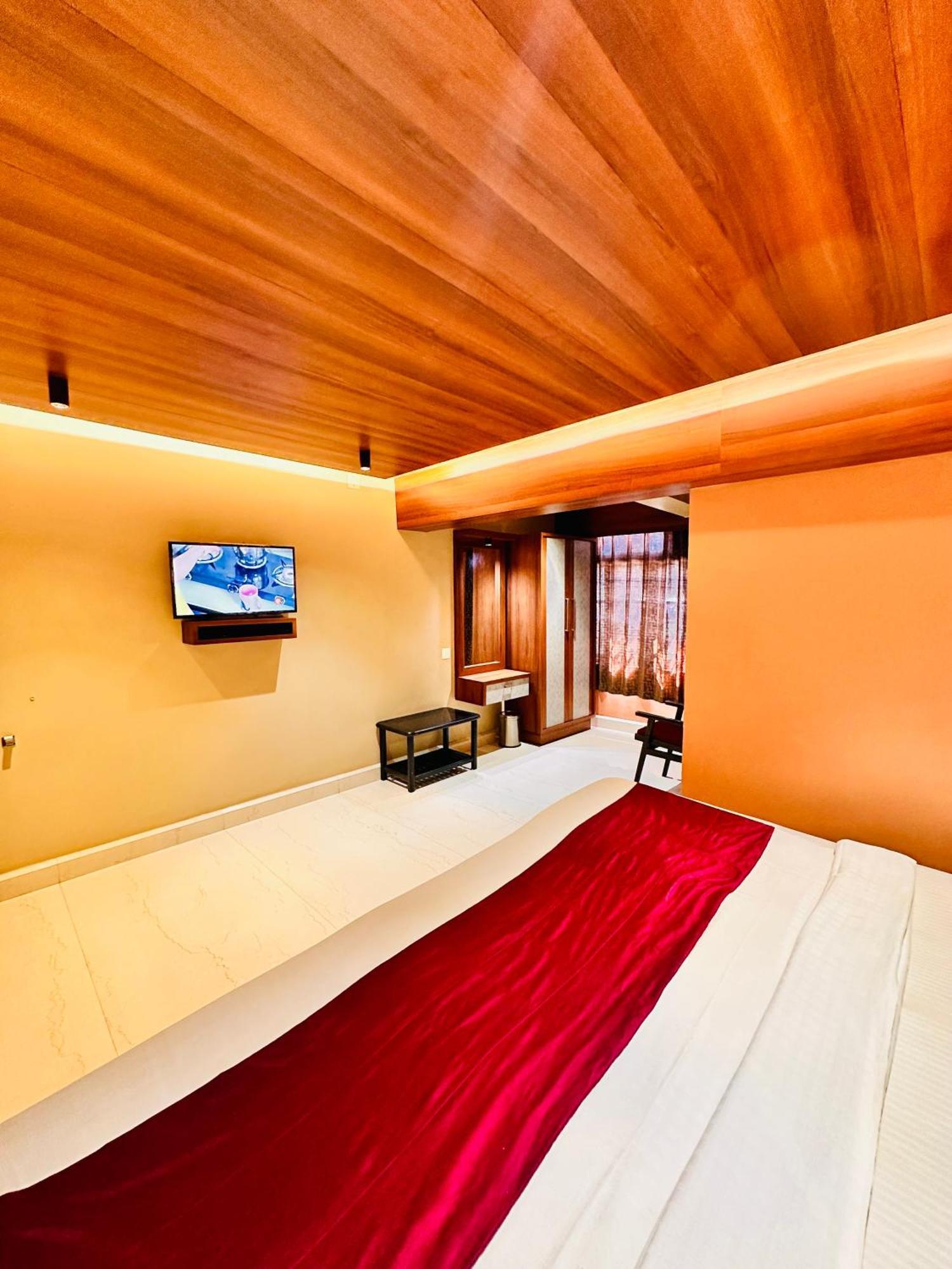City Palace Hotel Ooty Ngoại thất bức ảnh
