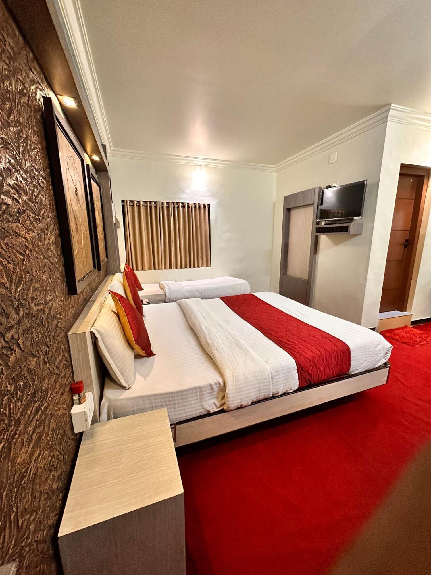 City Palace Hotel Ooty Ngoại thất bức ảnh