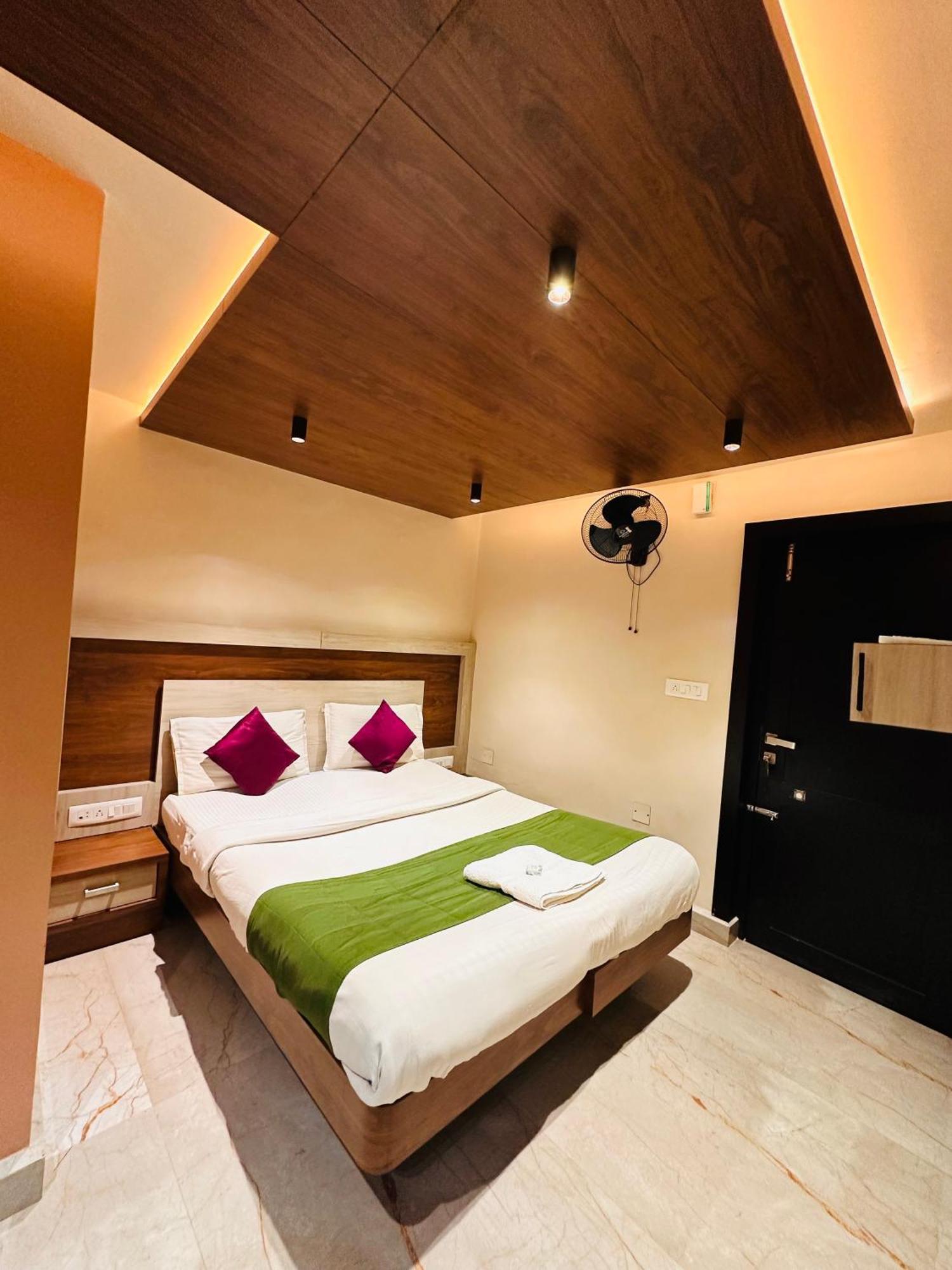 City Palace Hotel Ooty Ngoại thất bức ảnh