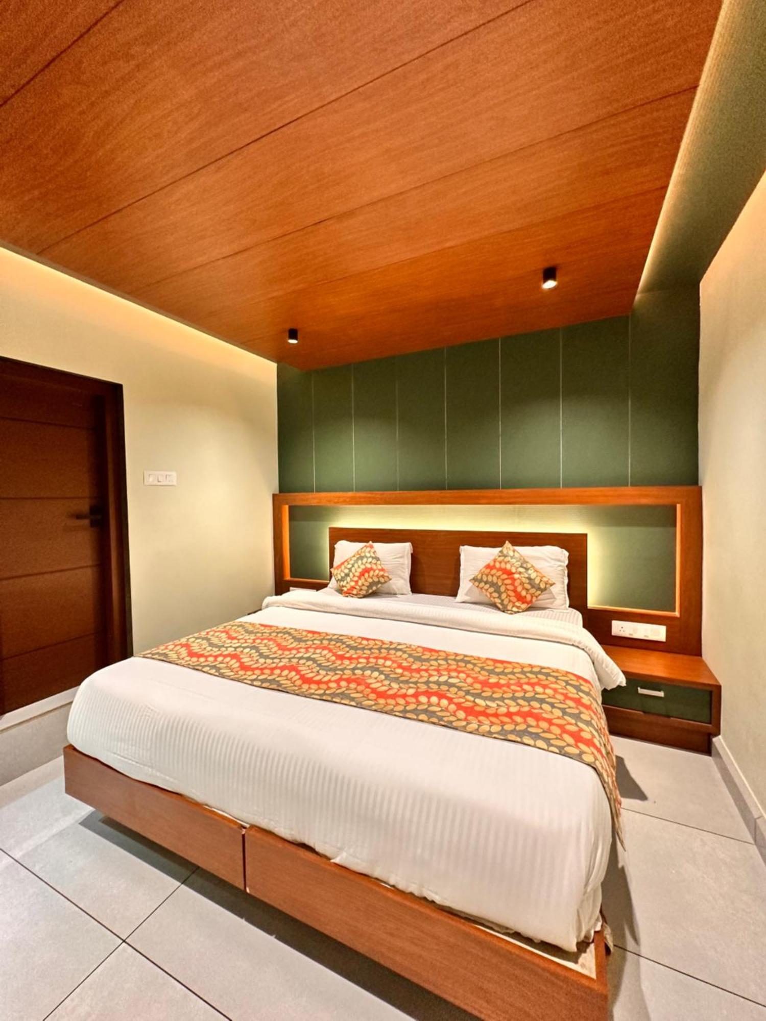 City Palace Hotel Ooty Ngoại thất bức ảnh